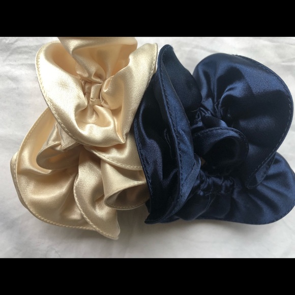 2 x Satin Scrunchies - Cream and Navy NWOT - Picture 10 of 12